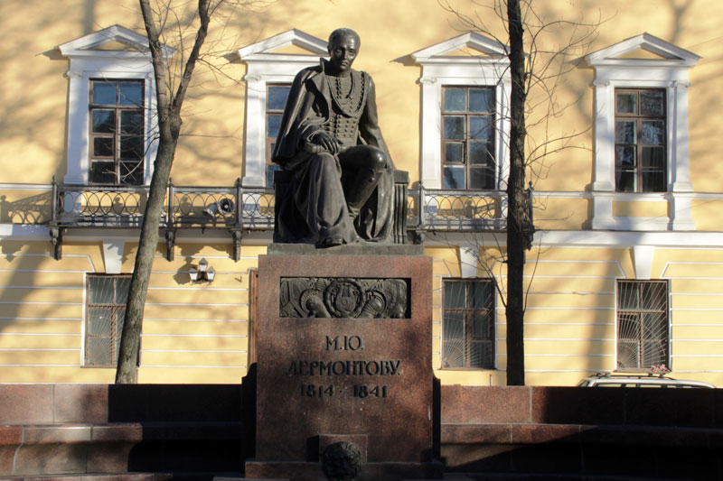 Памятник М.Ю. Лермонтову. Установлен в 1916 году в Санкт-Петербурге
