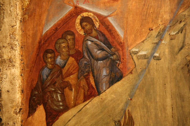 Фрагмент иконы Преображения Господня – апостолы, вслед за Спасителем поднимающиеся на Фавор