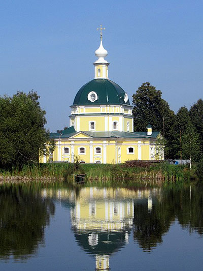 Восстановленная церковь Архангела Михаила в селе Тараканове, 2018 год