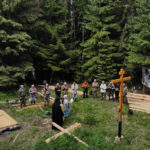 Панихида у креста, установленного на территории Вожегодского лагпункта
