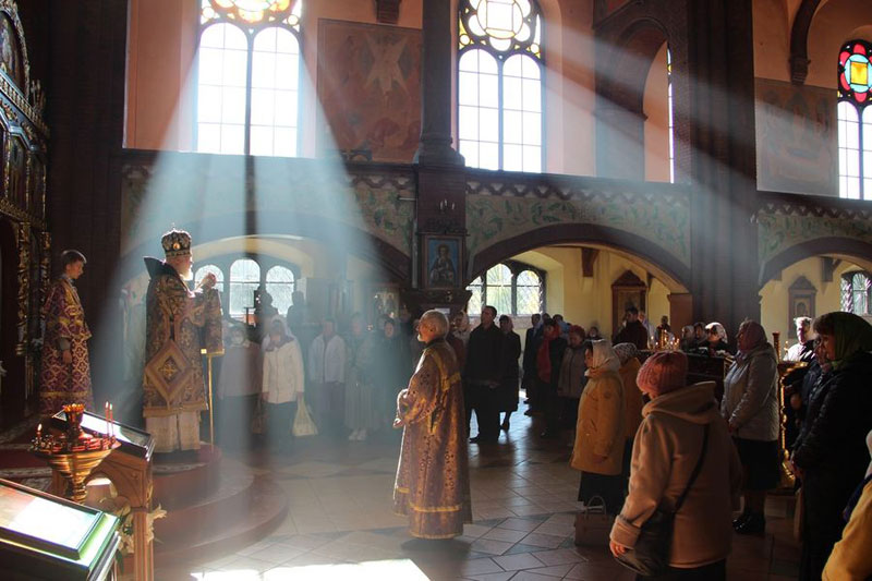 Епископ Черняховский и Славский Николай проповедует