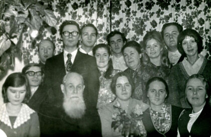 Николай Евграфович Пестов (сидит в первом ряду), Юрий Кочетков (стоит за ним).