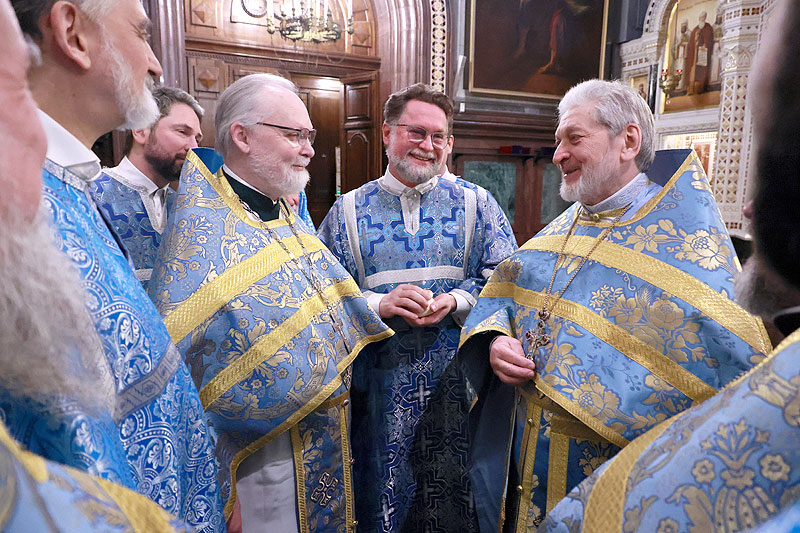 Священник Георгий Кочетков в храме Христа Спасителя