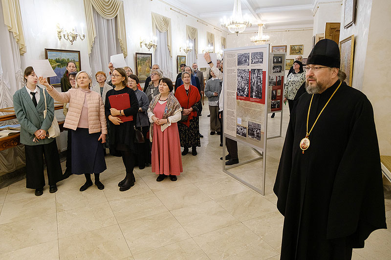 Епископ Кронштадтский Вениамин на открытии выставки «Время святителя Тихона»