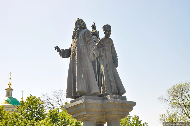 «Соборяне». Фрагмент памятника Н.С. Лескову в Орле