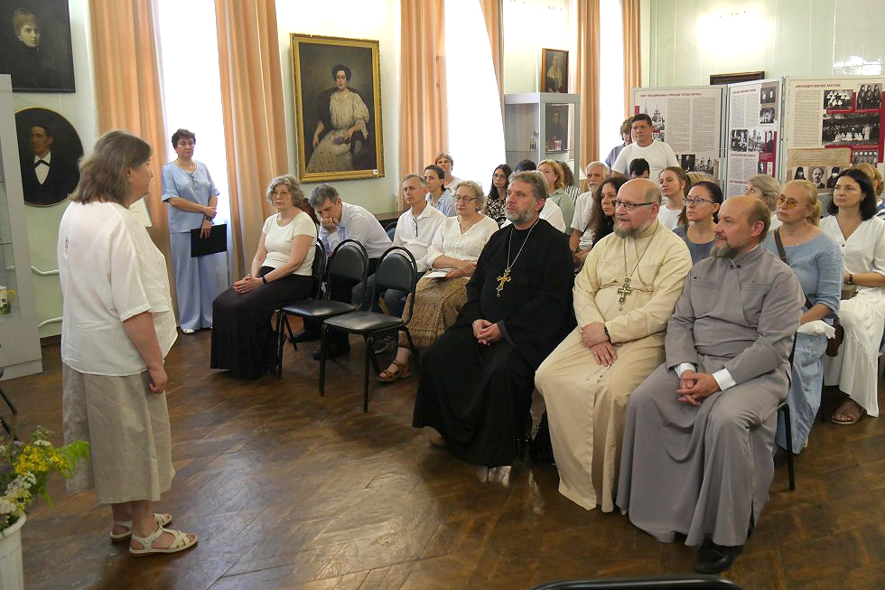 Выставка «Время святителя Тихона: “Устрояйте духовные союзы”» в Шуе