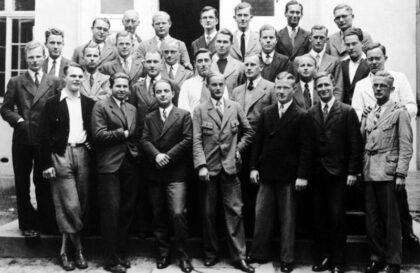 Подпольная семинария в Финкенвальде. Третий курс. 1938 год. Бонхёффер в верхнем ряду третий слева