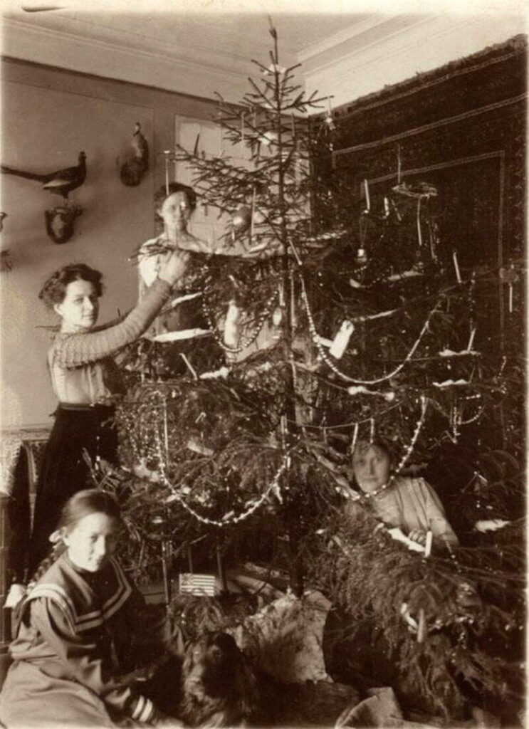 Елка в доме купца Зворыкина, Муром, 1910-е годы