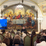 В Аванзале Храма Христа Спасителя во время работы секции