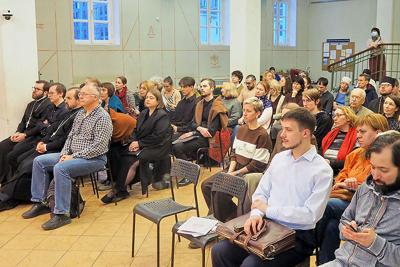 В зале Просветительского центра на презентации