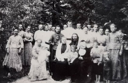 Священник Александр Секундов вместе с братчиками